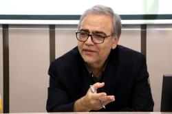 تجلیل رئیس دانشگاه علوم پزشکی گناباد از اعضای هیأت امنا با محوریت نقش ماندگار دکتر مهدی‌زاده